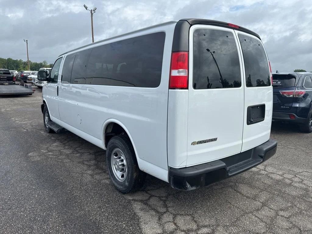 chevrolet express passenger 2023 1GAZGNFP3P1194900 image chevrolet express passenger 2023 1GAZGNFP3P1194900 image